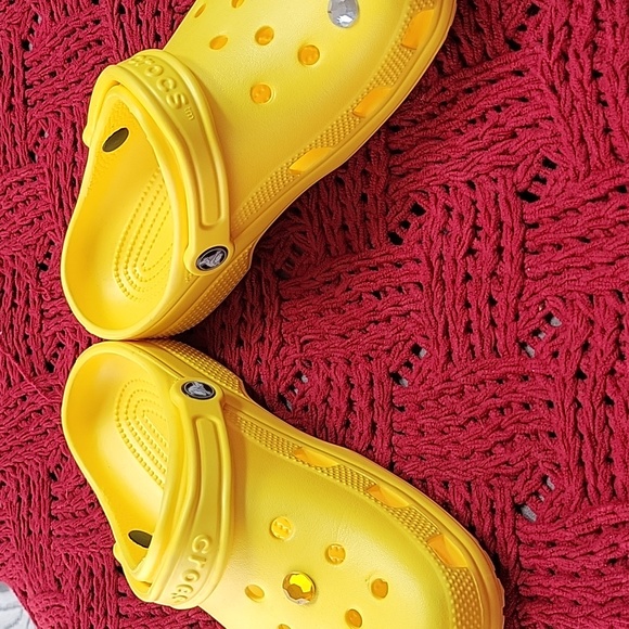 Super cute Crocs - Picture 2 of 6